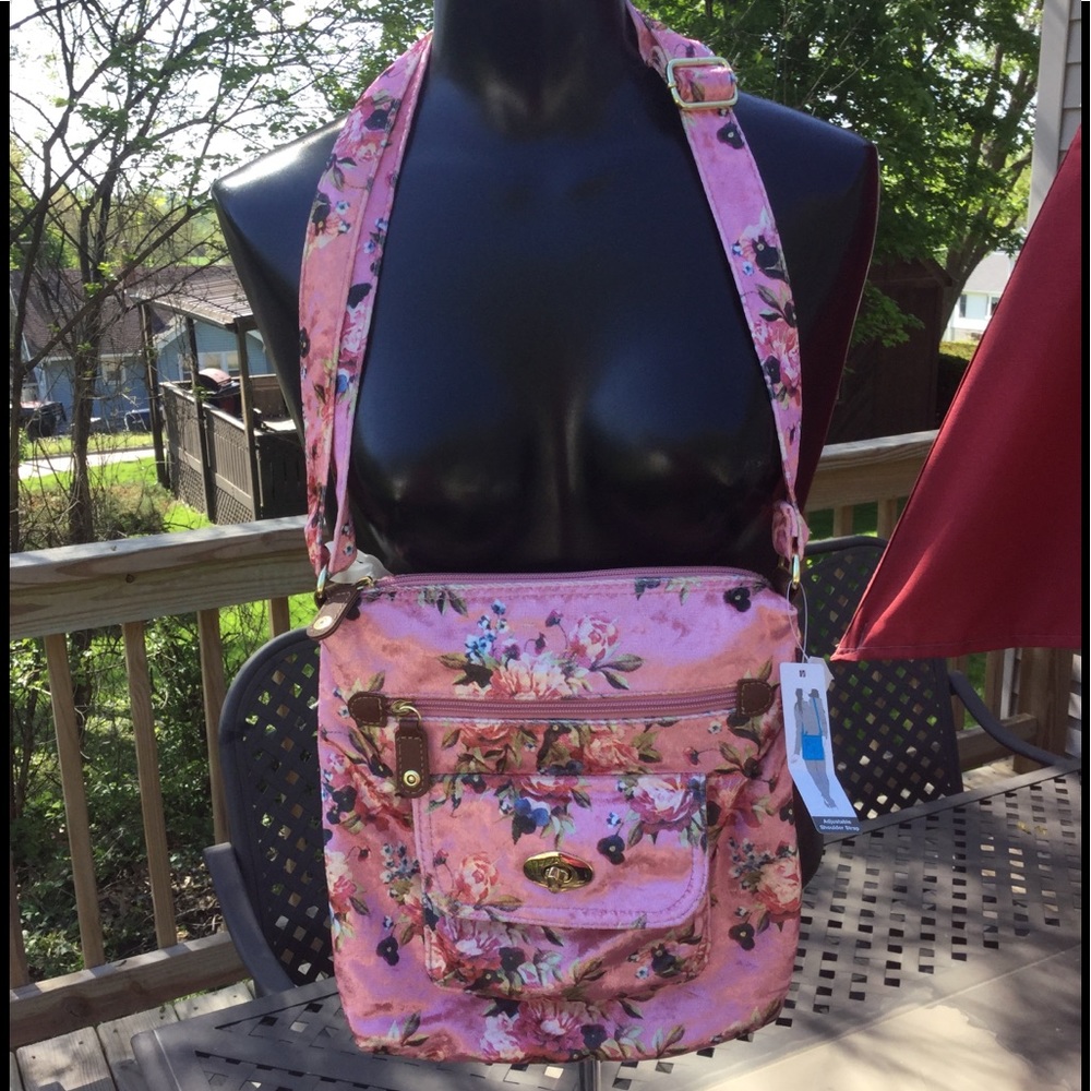 Nwt crossbody style purse.
